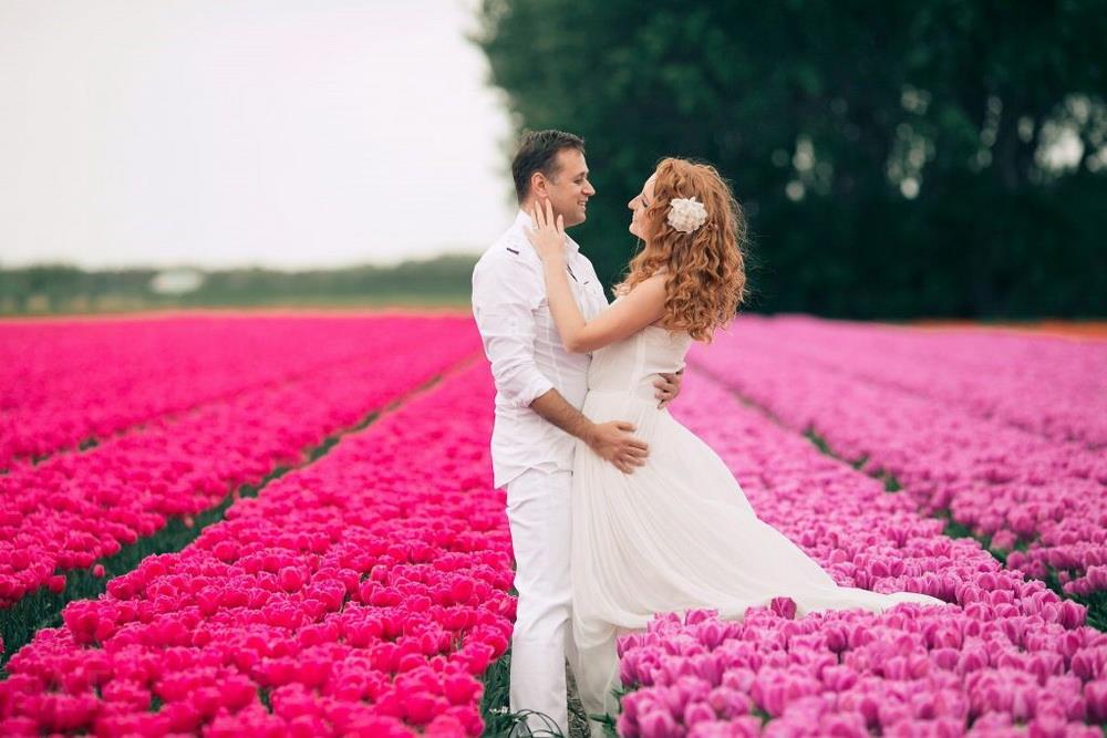свадьба весной с тюльпанами